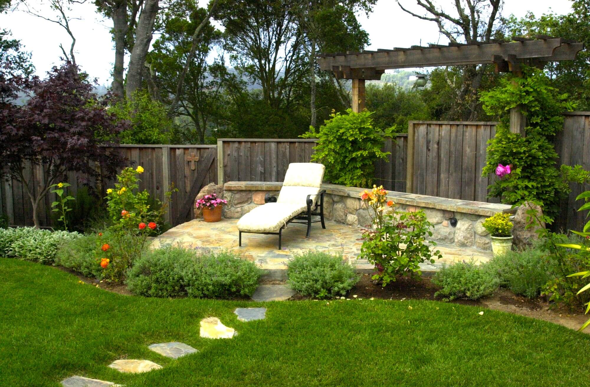 Natural seating lounge area in California backyard